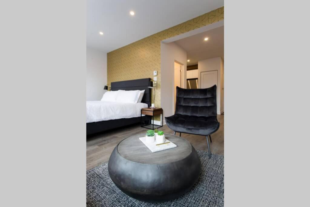 Live Like A Local In This Superb Loft By Den Stays Montréal Eksteriør billede